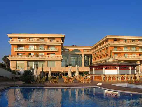 Foto Hotel mit Pool bei Dämmerung - Mallorca