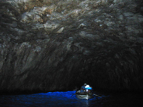 Höhle in der Felsenküste - Kampanien