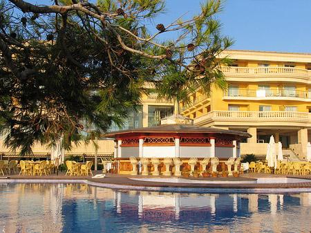 Fotos Hotel mit Pool bei Dämmerung | 
